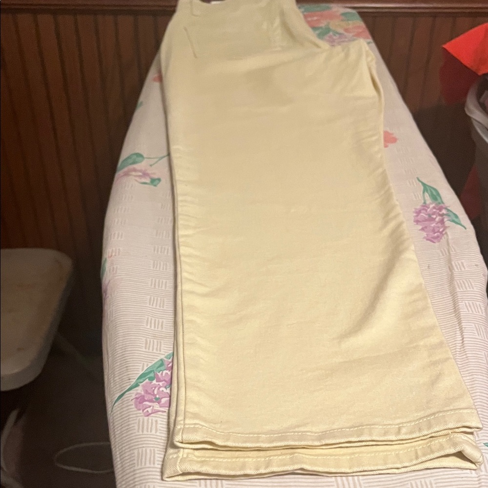 Gloria Vanderbilt Pale Yellow Straight Leg Jeans